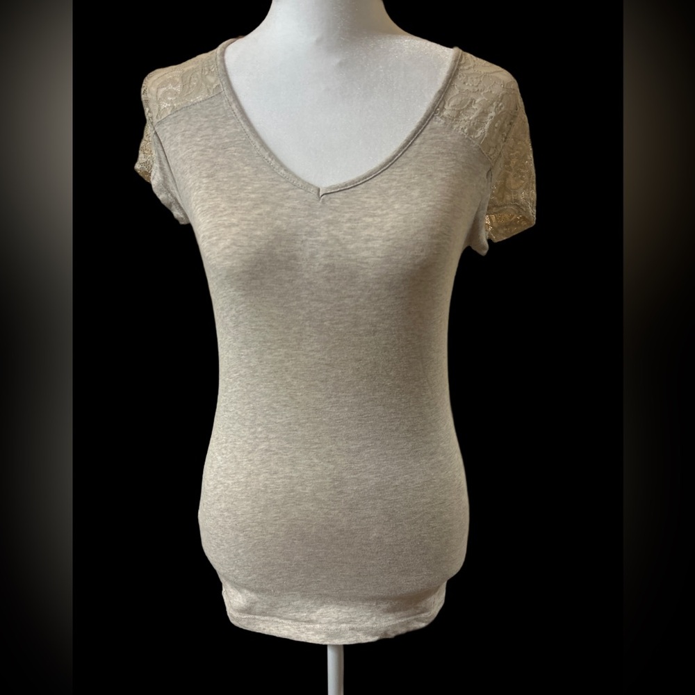 5/$20 Ambiance Top With Lace